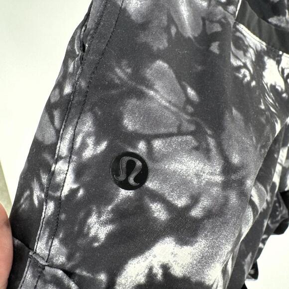 Lululemon shorts 6 black tie dye athletic athleisure preppy  running workout - Picture 4 of 6